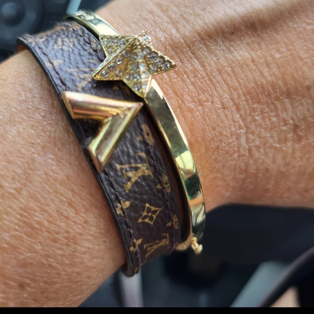 Sunning NWOT Luxury Louis Vuitton ✨️ Statement Bracelet 👌 - Picture 8 of 9
